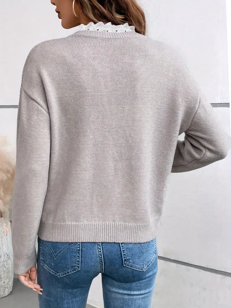Victoria | Chic Knitted Sweater with Elegant Lace Collar
