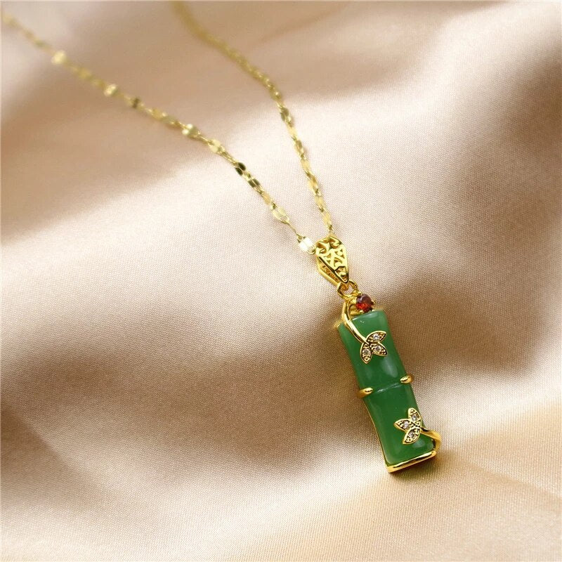 Victoria Amulet Necklace |