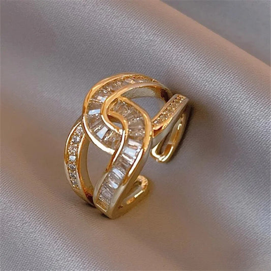 Victoria | Elegant Knot Ring