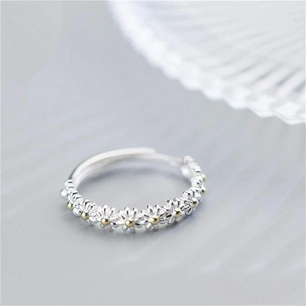 Victoria | Adjustable Silver Ring with Hand-Painted Enamel Daisy
