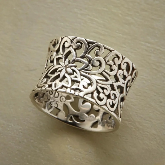 Victoria | Antique Hollow Ring