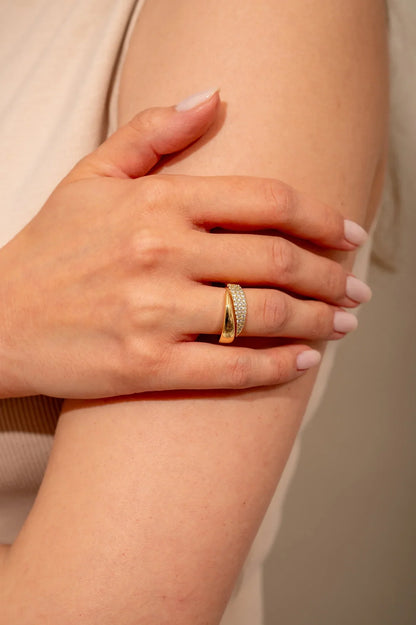 Victoria | Elegant Gold Ring with Sparkling Stones